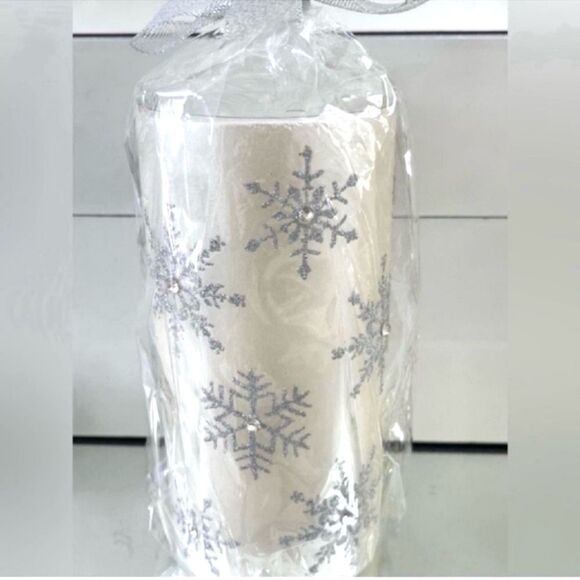 New Snowflakes Christmas Candles - Picture 2 of 7